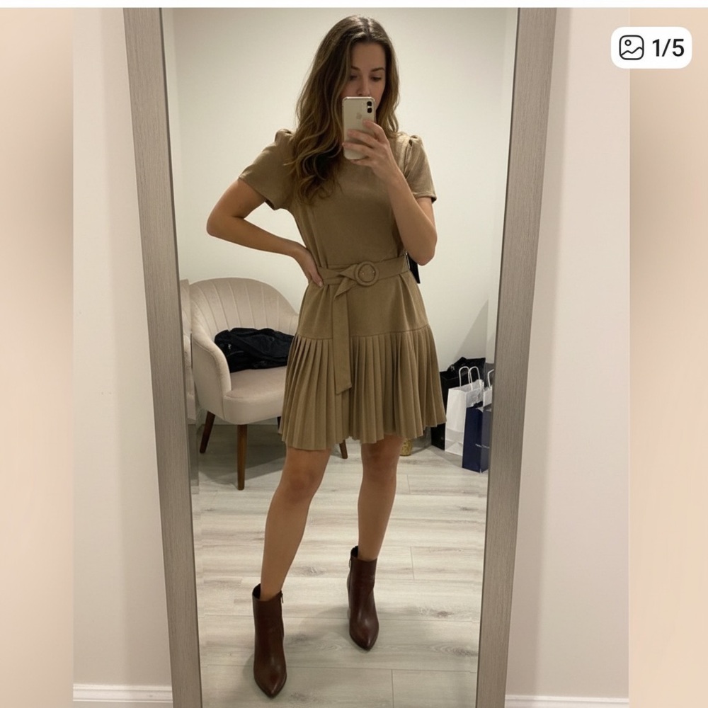NWT Beautiful faux suede Elizabeth and Nicole pleated mini Tan Belted Dress sz L